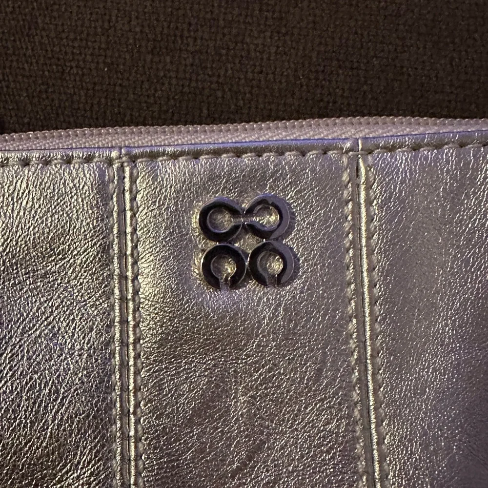 Coach wristlet NWT gold‎